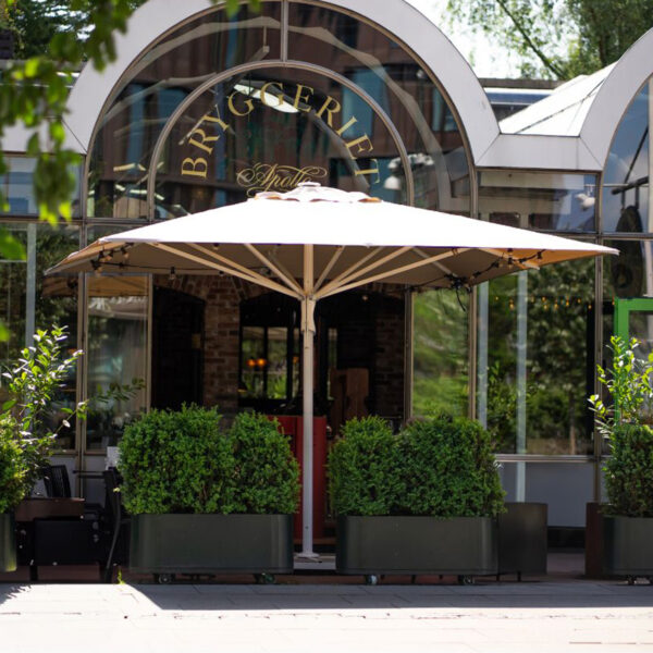 Kæmpeparasol 5x5m polyester u/frisekant-