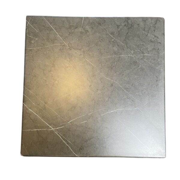 Grå marmorlook bordplate firkantet - 70x70cm